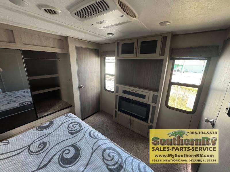2022 Coachmen Catalina Legacy Edition 303RKDS, $ 19,999