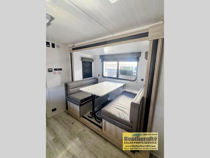 2025 East To West Silver Lake LE 1700BHLE, $ 23,399