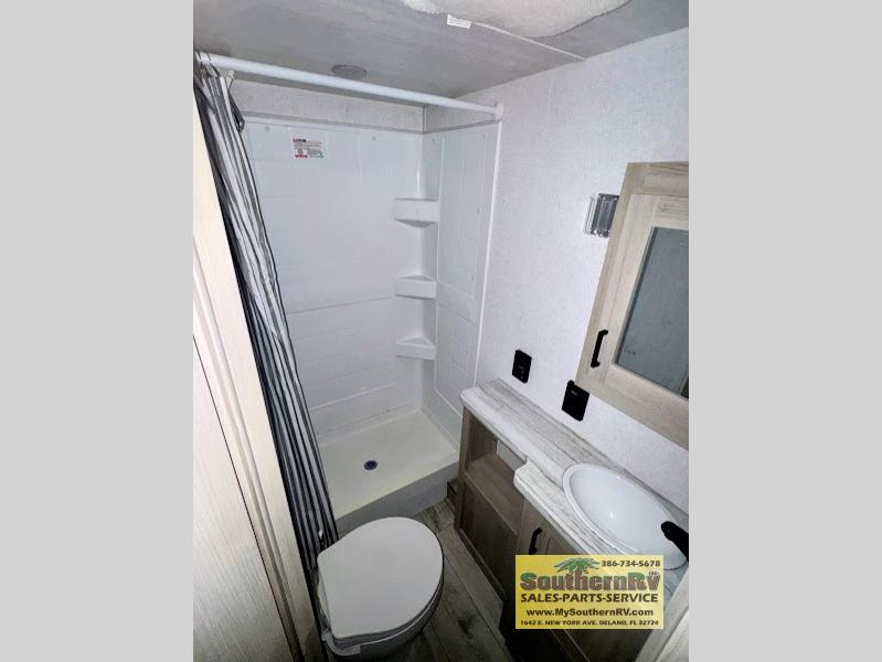 2025 East To West Silver Lake LE 1700BHLE, $ 23,399