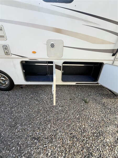 2016 Winnebago VISTA, $ 34,995