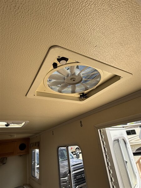 2009 TrailManor 2720, $ 7,999