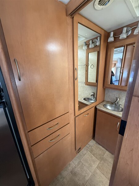 2008 Thor Motor Coach SIESTA 24SB, $ 47,500