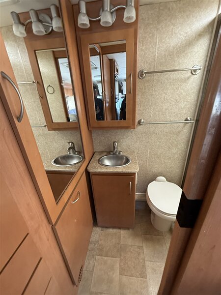 2008 Thor Motor Coach SIESTA 24SB, $ 47,500