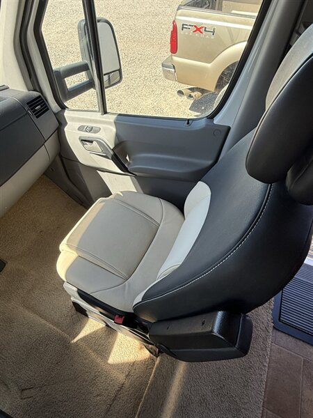 2008 Thor Motor Coach SIESTA 24SB, $ 47,500