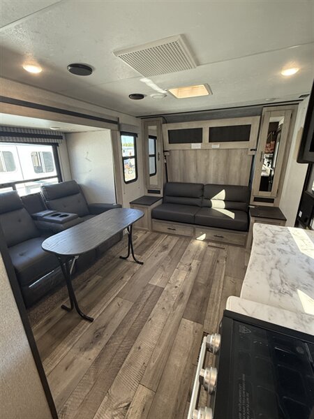 2022 KZ Connect SE C191MBSE, $ 21,450