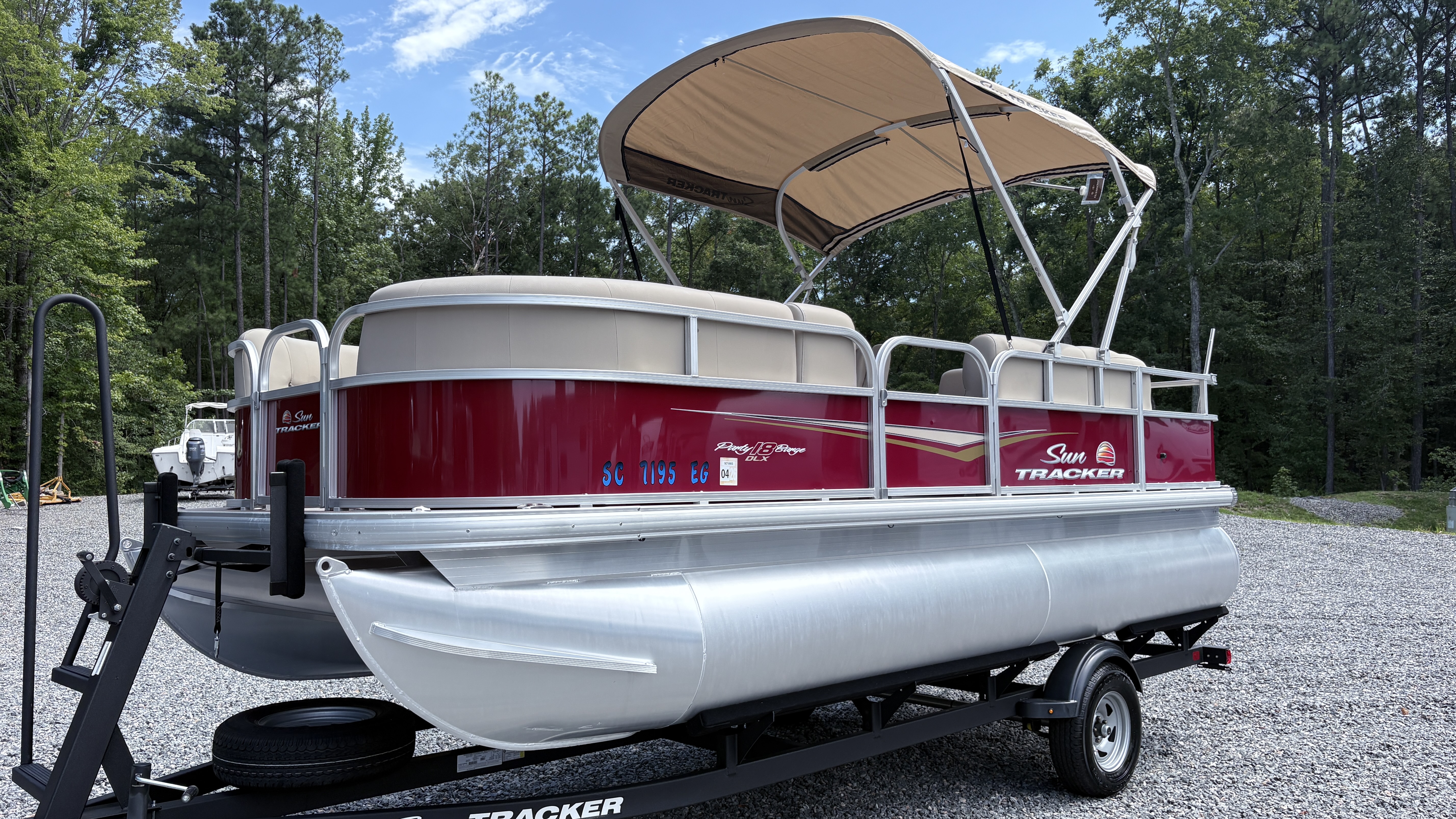 2025 Sun Tracker Party Barge 18 DLX, $ 27,900.00