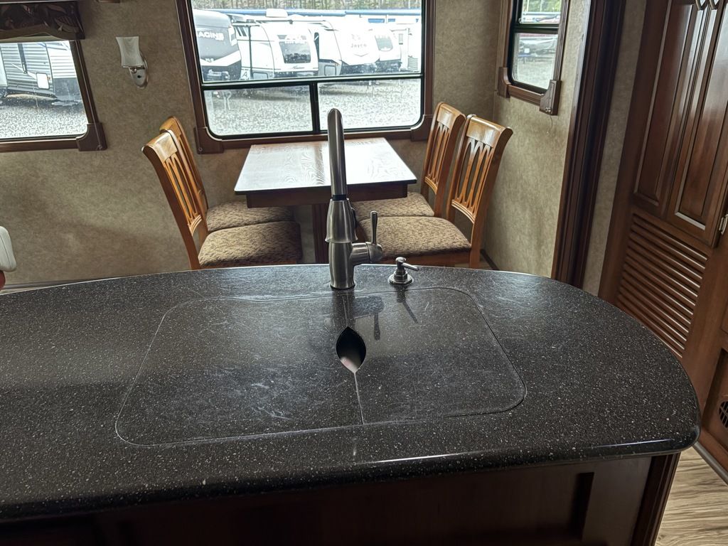 2015 Prime Time Manufacturing Crusader 295RST, $ 13,500