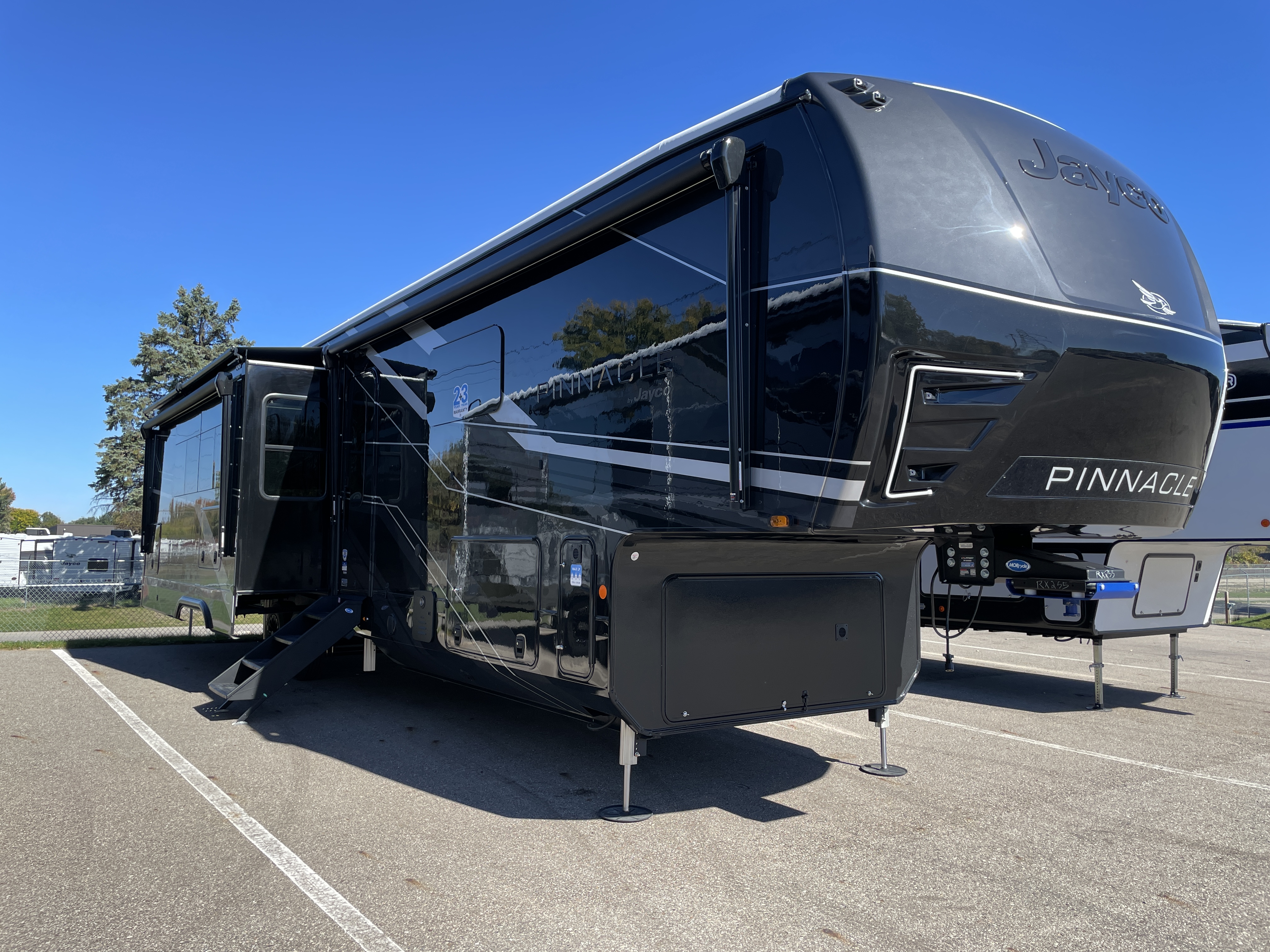 2027 Jayco Pinnacle 38FBRK, $ 146,495