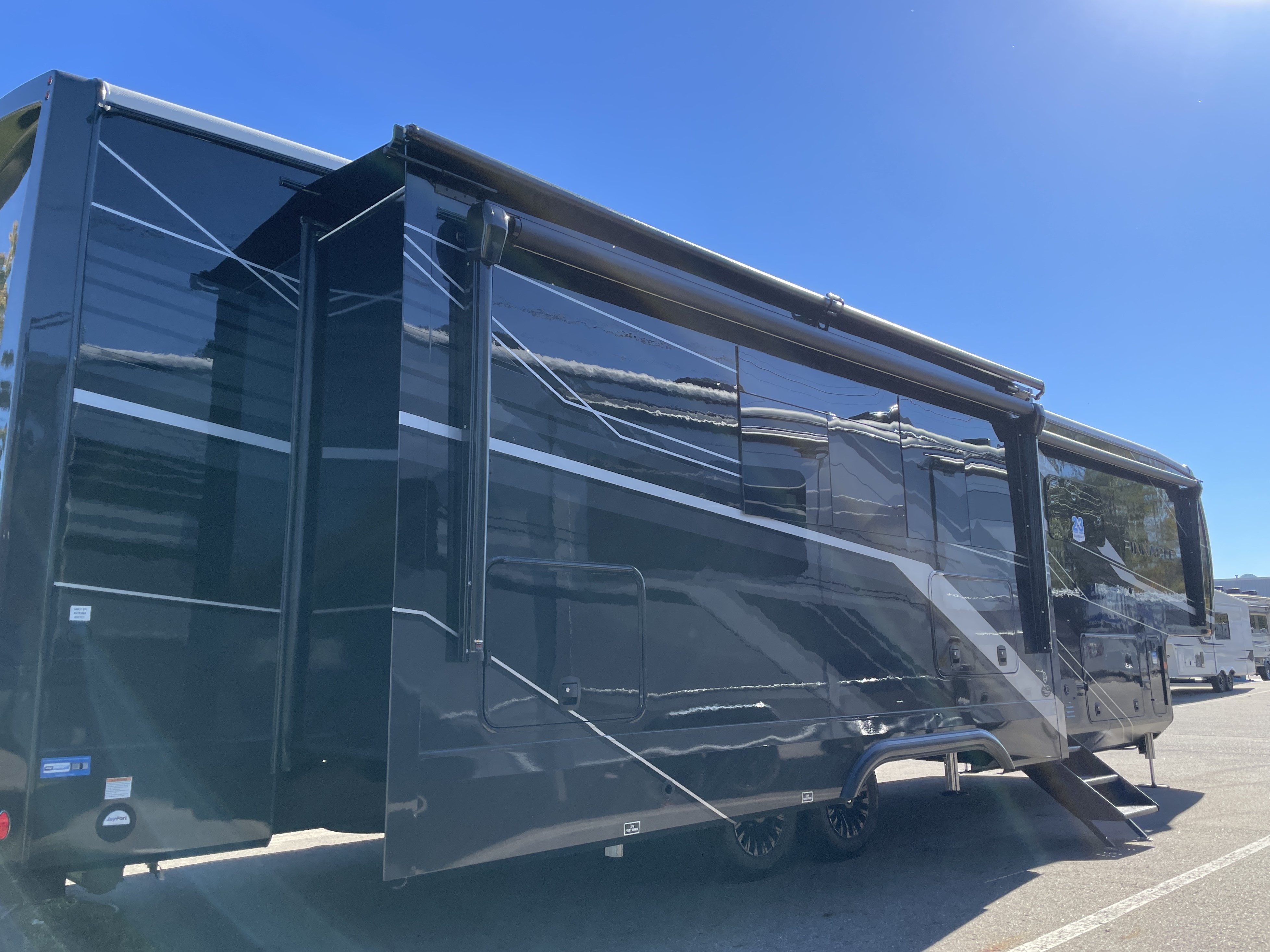 2027 Jayco Pinnacle 38FBRK, $ 146,495