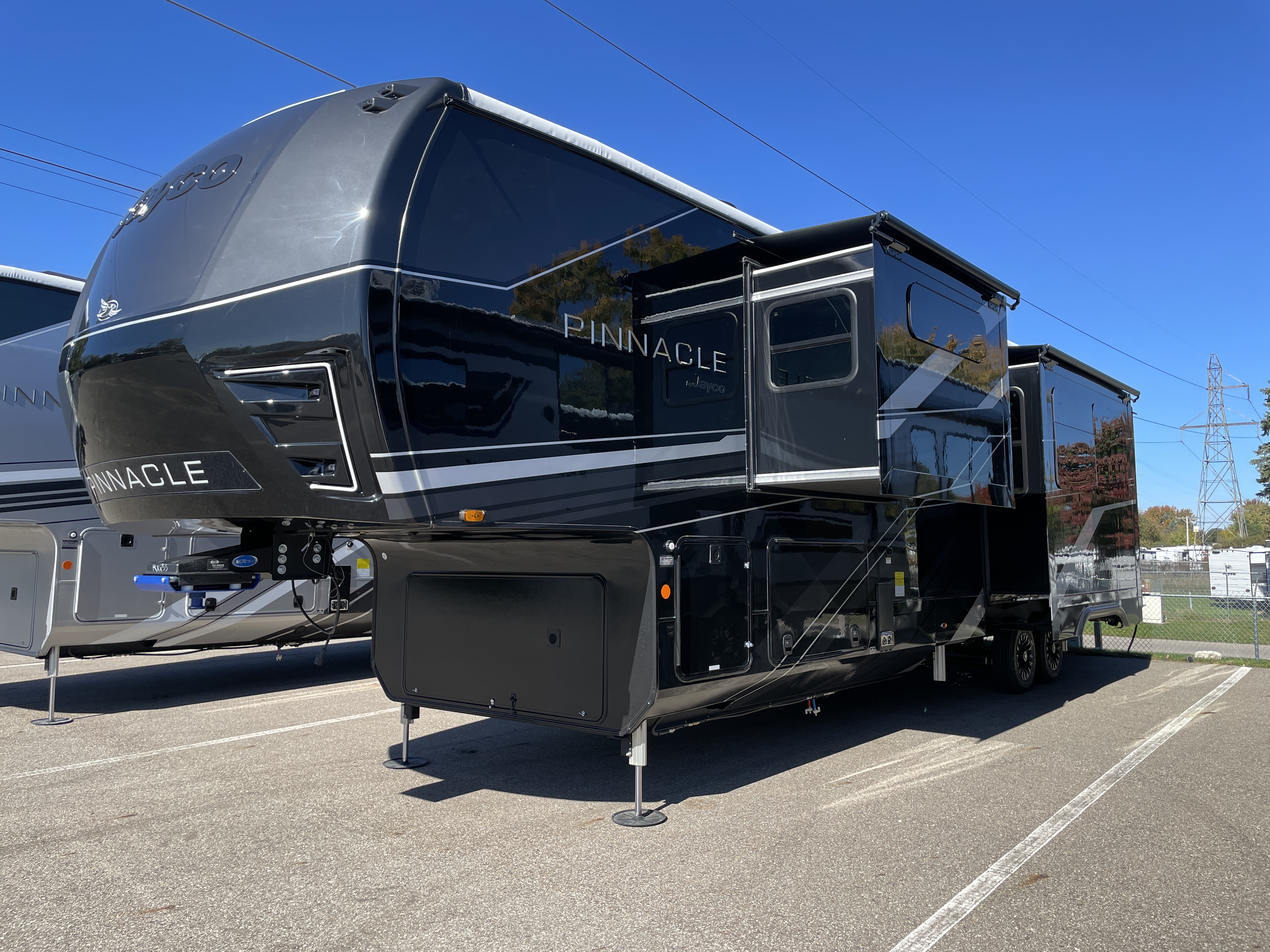2027 Jayco Pinnacle 38FBRK, $ 146,495