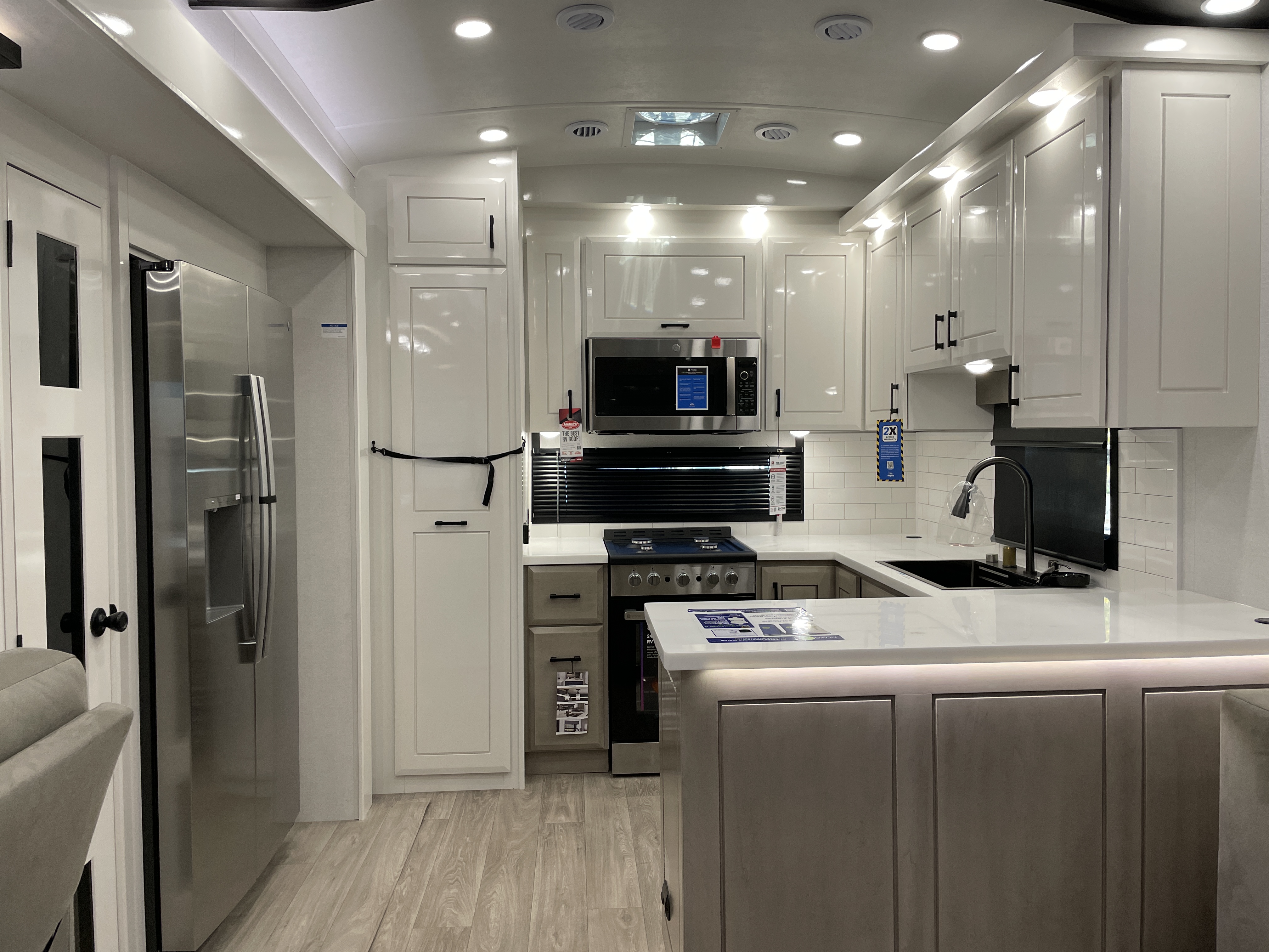 2027 Jayco Pinnacle 38FBRK, $ 146,495