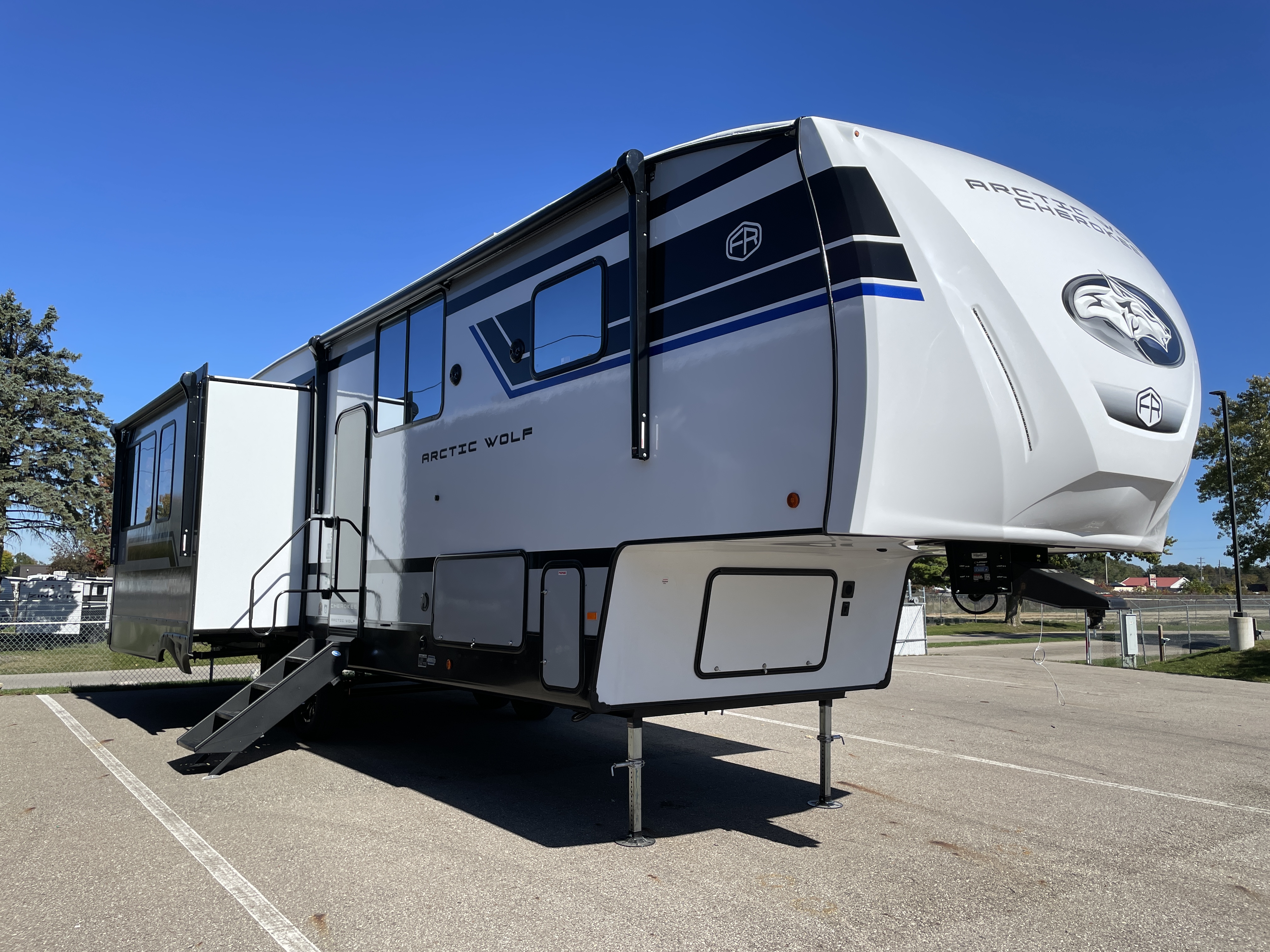 2027 Forest River Cherokee Arctic Wolf 33IBAR, $ 63,999