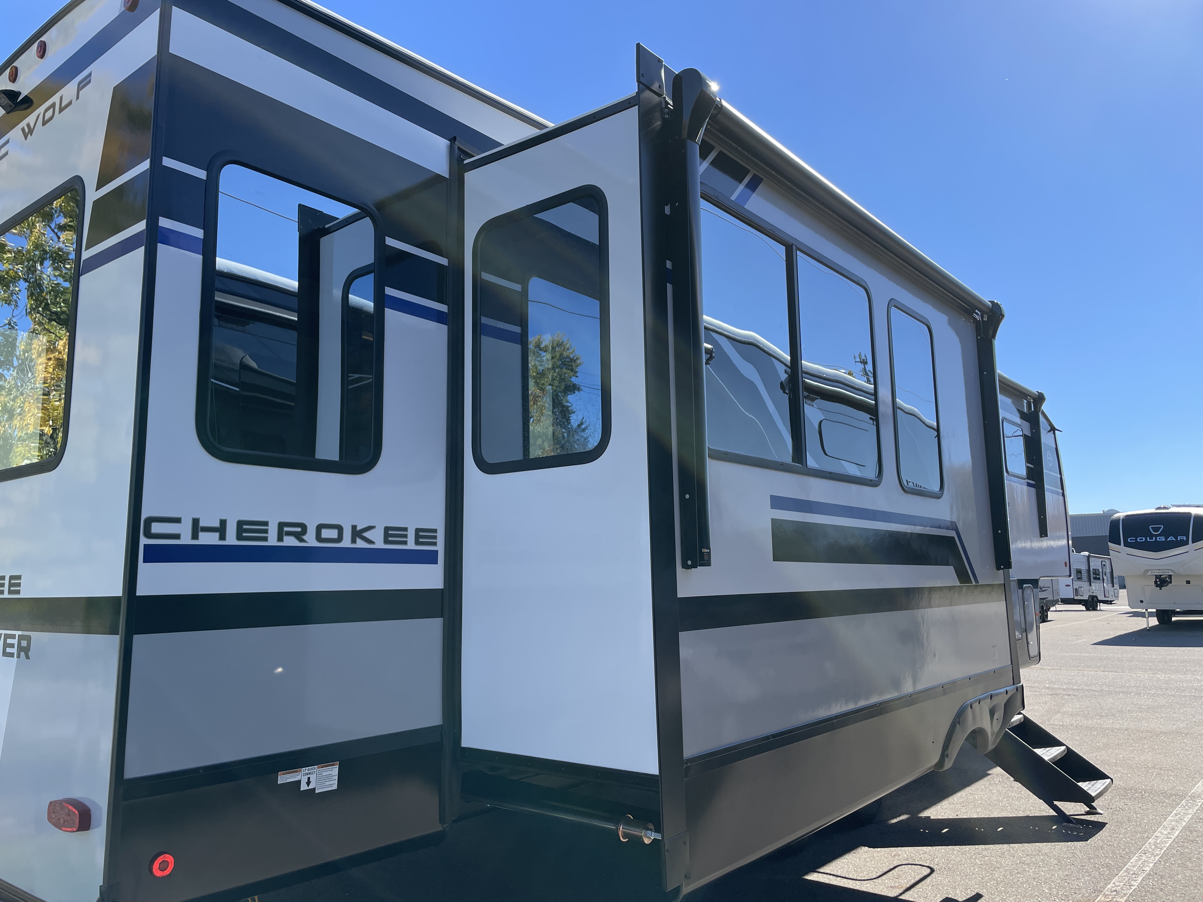 2027 Forest River Cherokee Arctic Wolf 33IBAR, $ 63,999