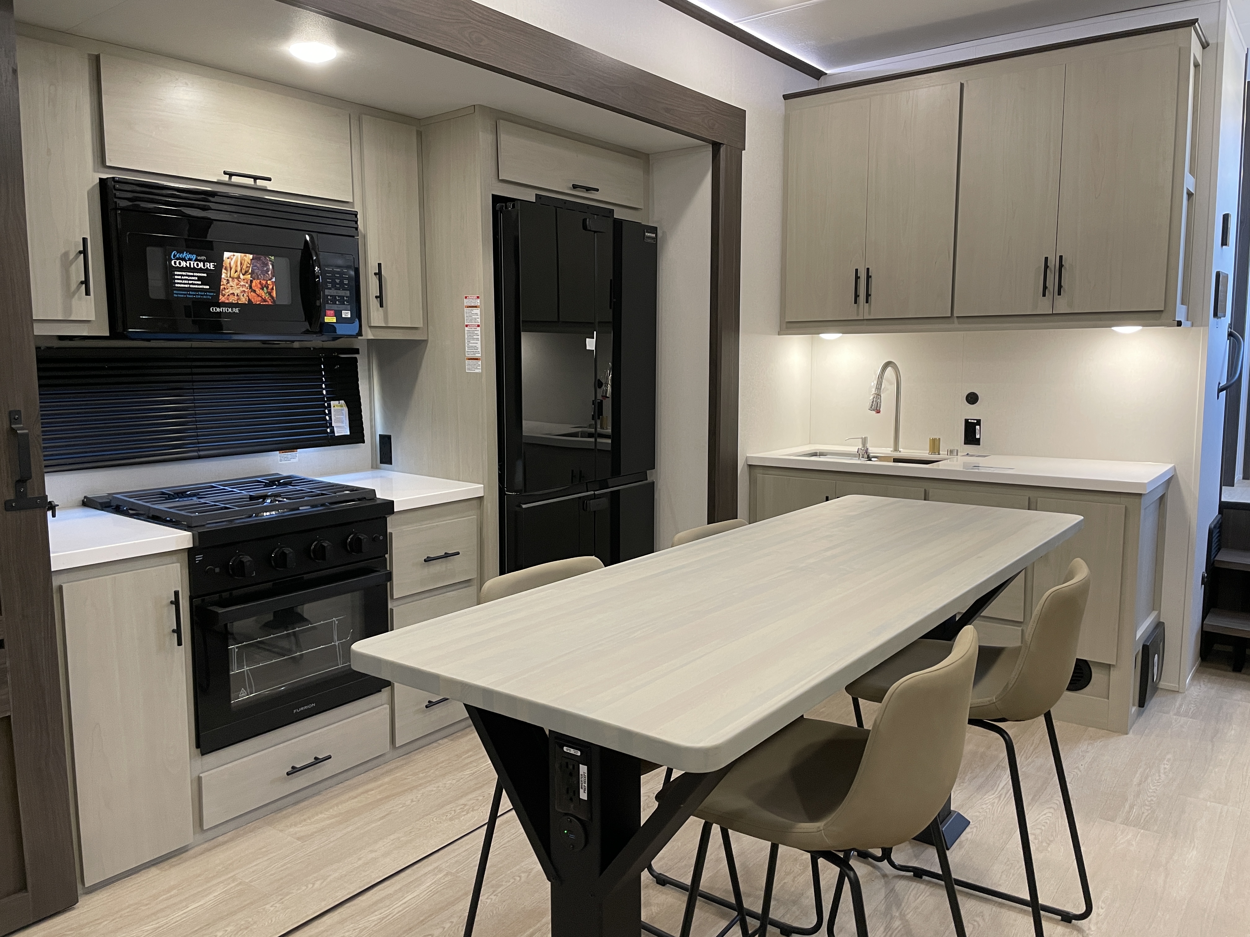 2027 Forest River Cherokee Arctic Wolf 33IBAR, $ 63,999