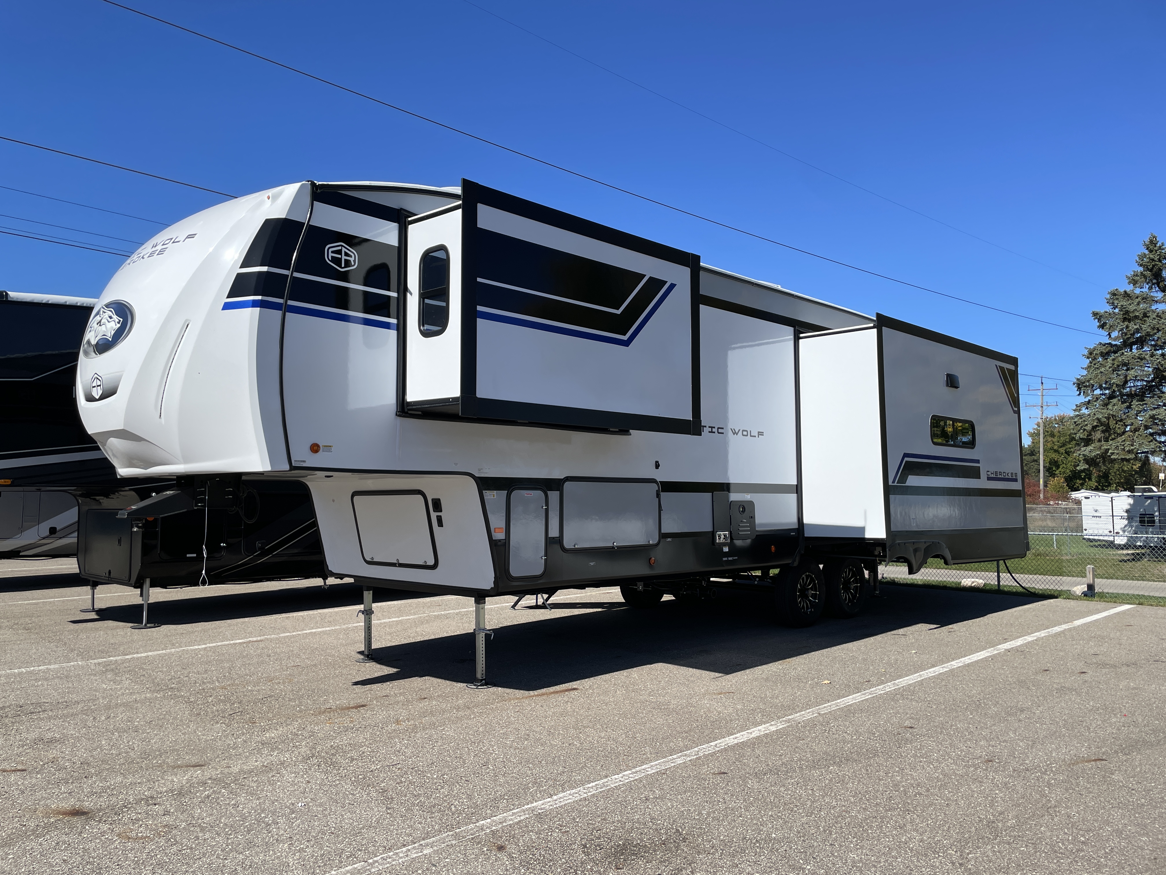 2027 Forest River Cherokee Arctic Wolf 33IBAR, $ 63,999