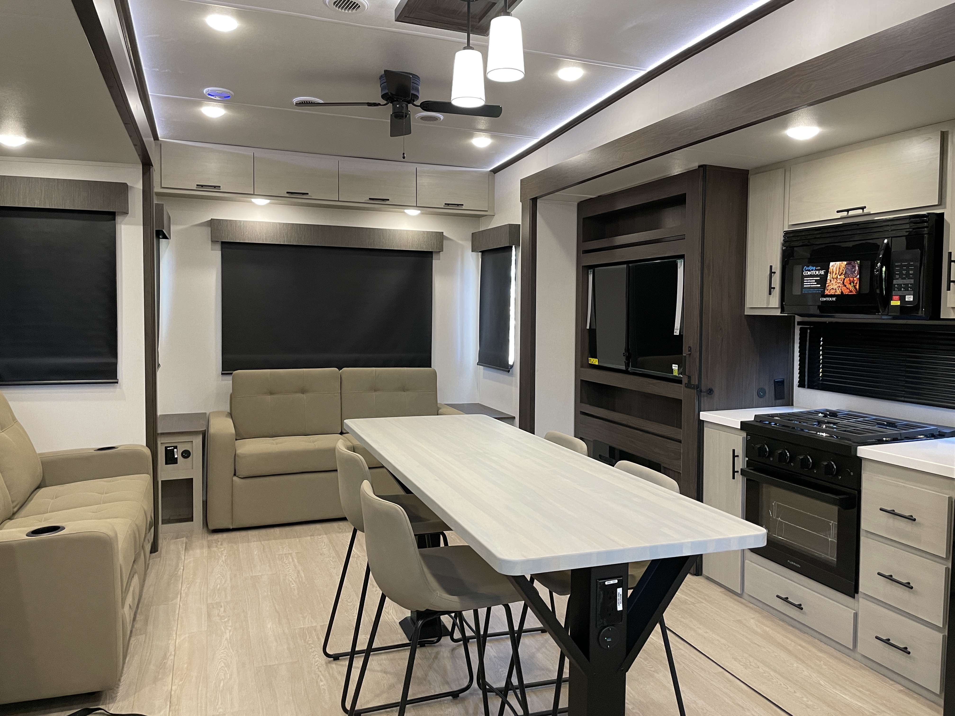 2027 Forest River Cherokee Arctic Wolf 33IBAR, $ 63,999
