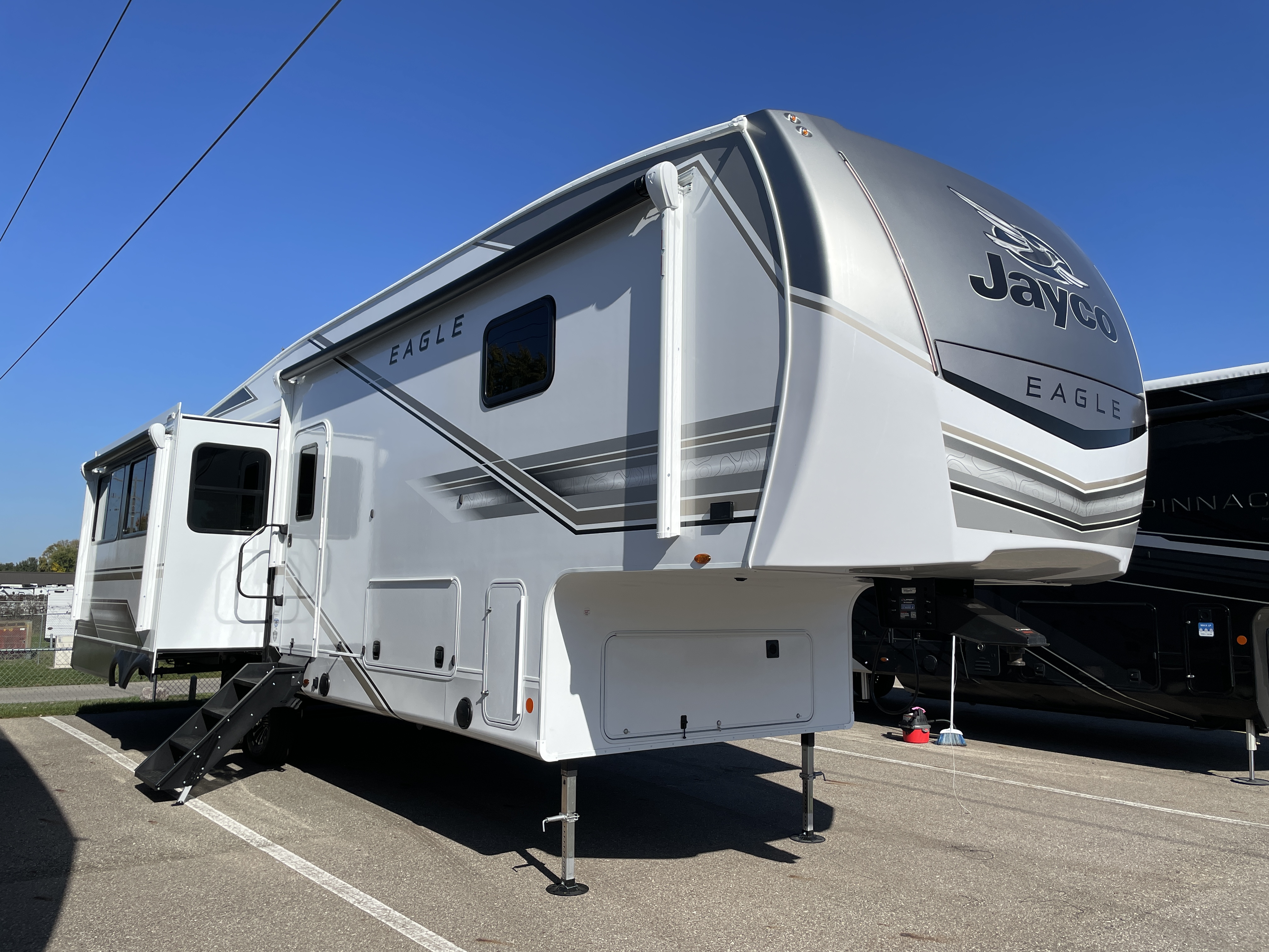 2027 Jayco Eagle 321RSTS, $ 67,995