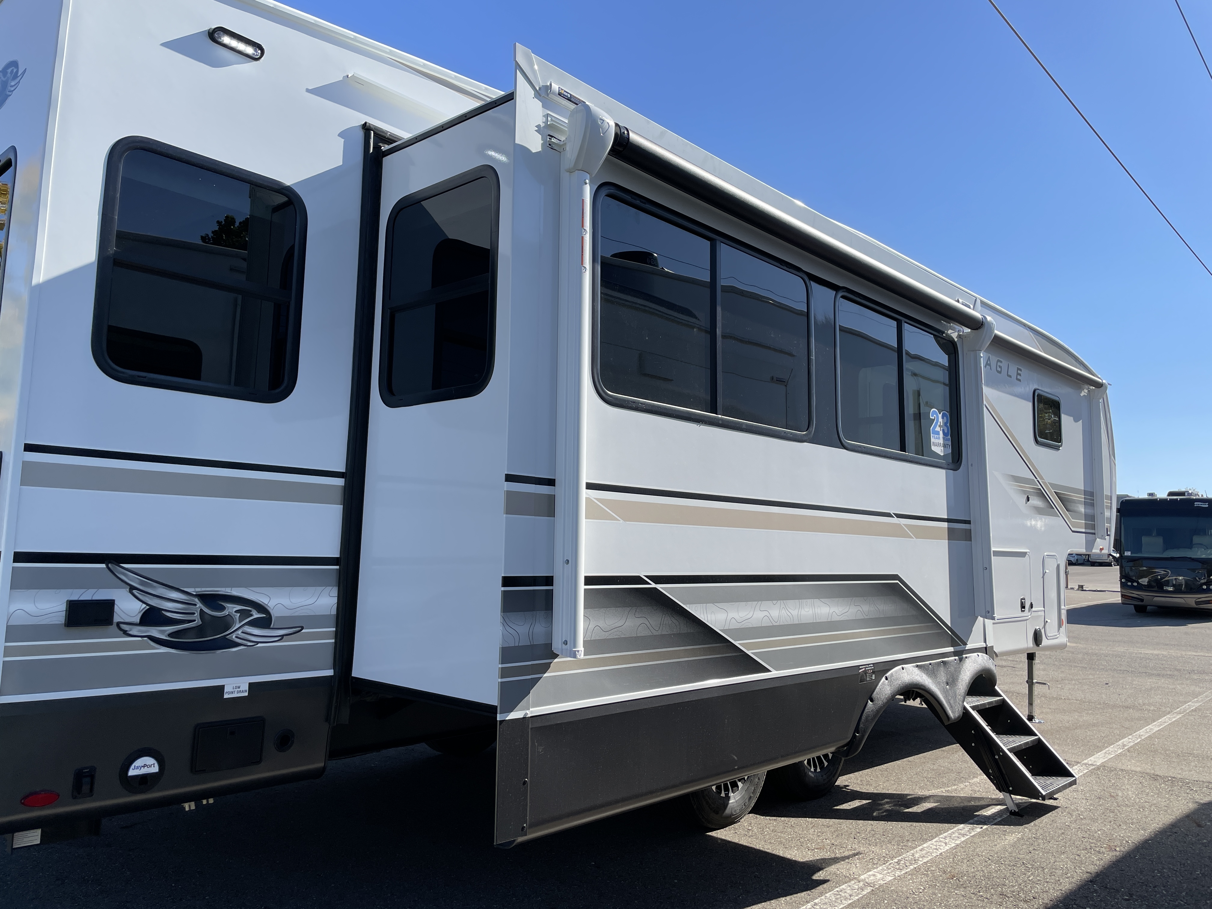 2027 Jayco Eagle 321RSTS, $ 67,995