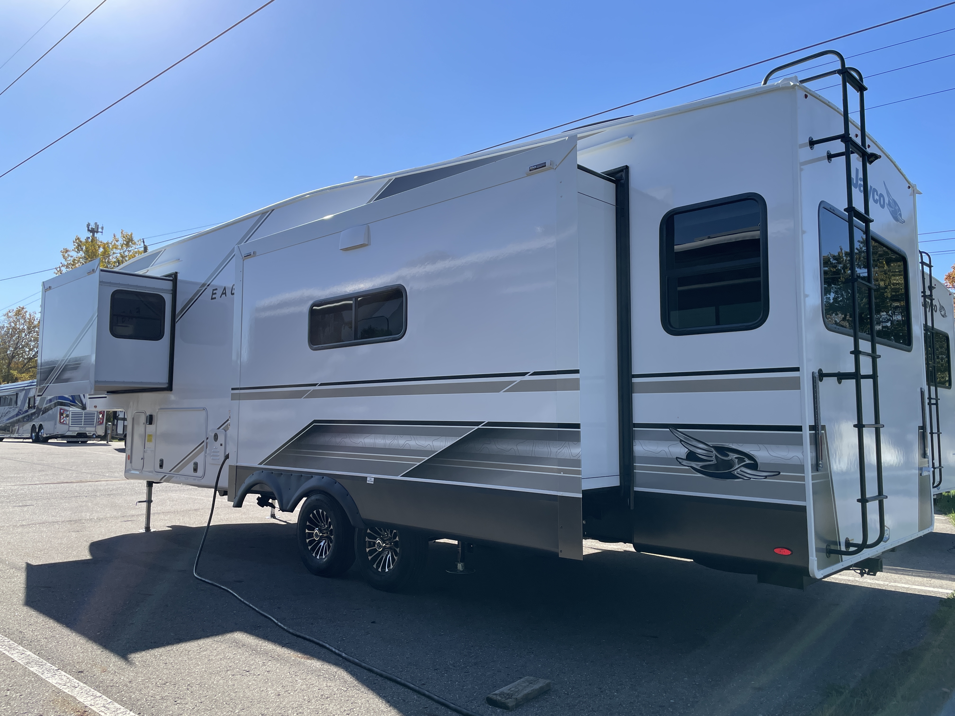 2027 Jayco Eagle 321RSTS, $ 67,995