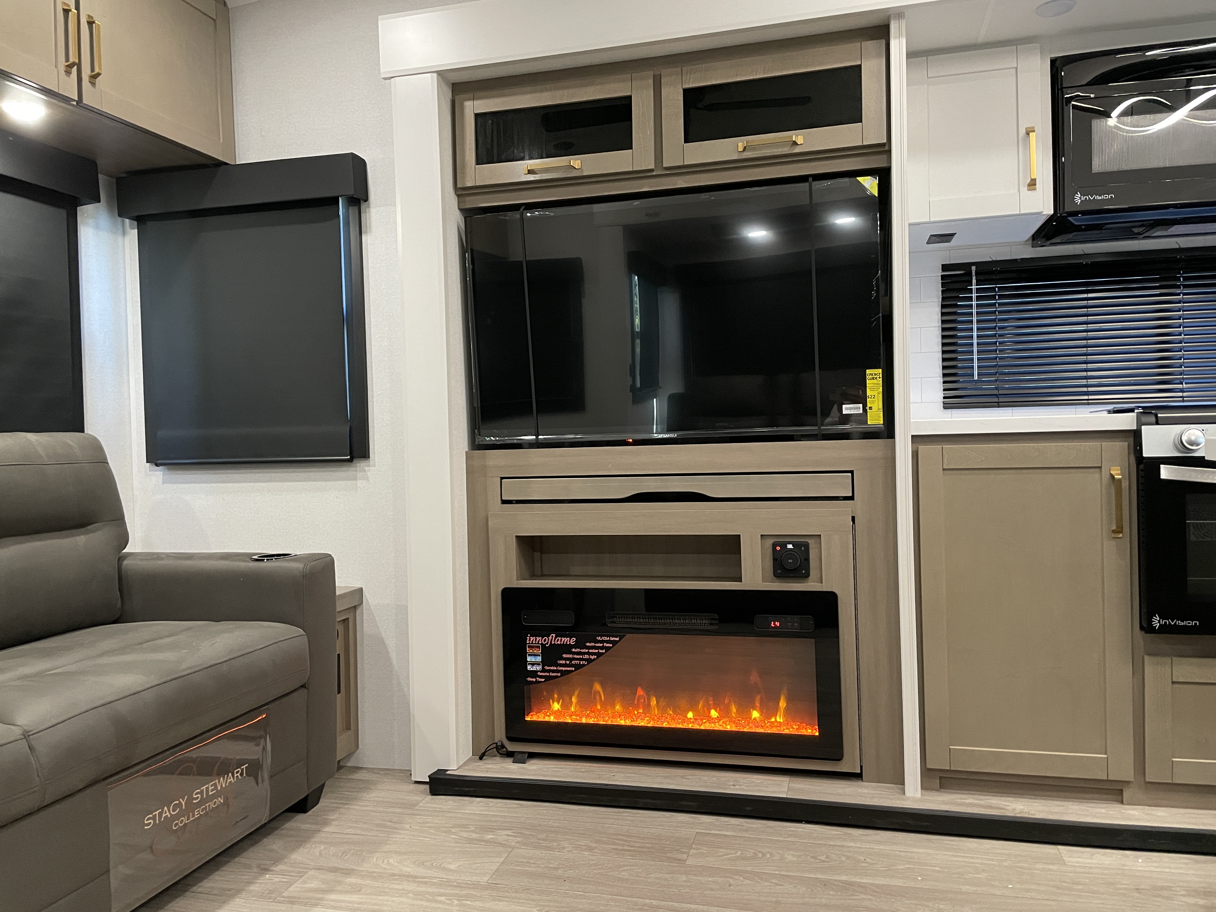 2027 Jayco Eagle 321RSTS, $ 67,995