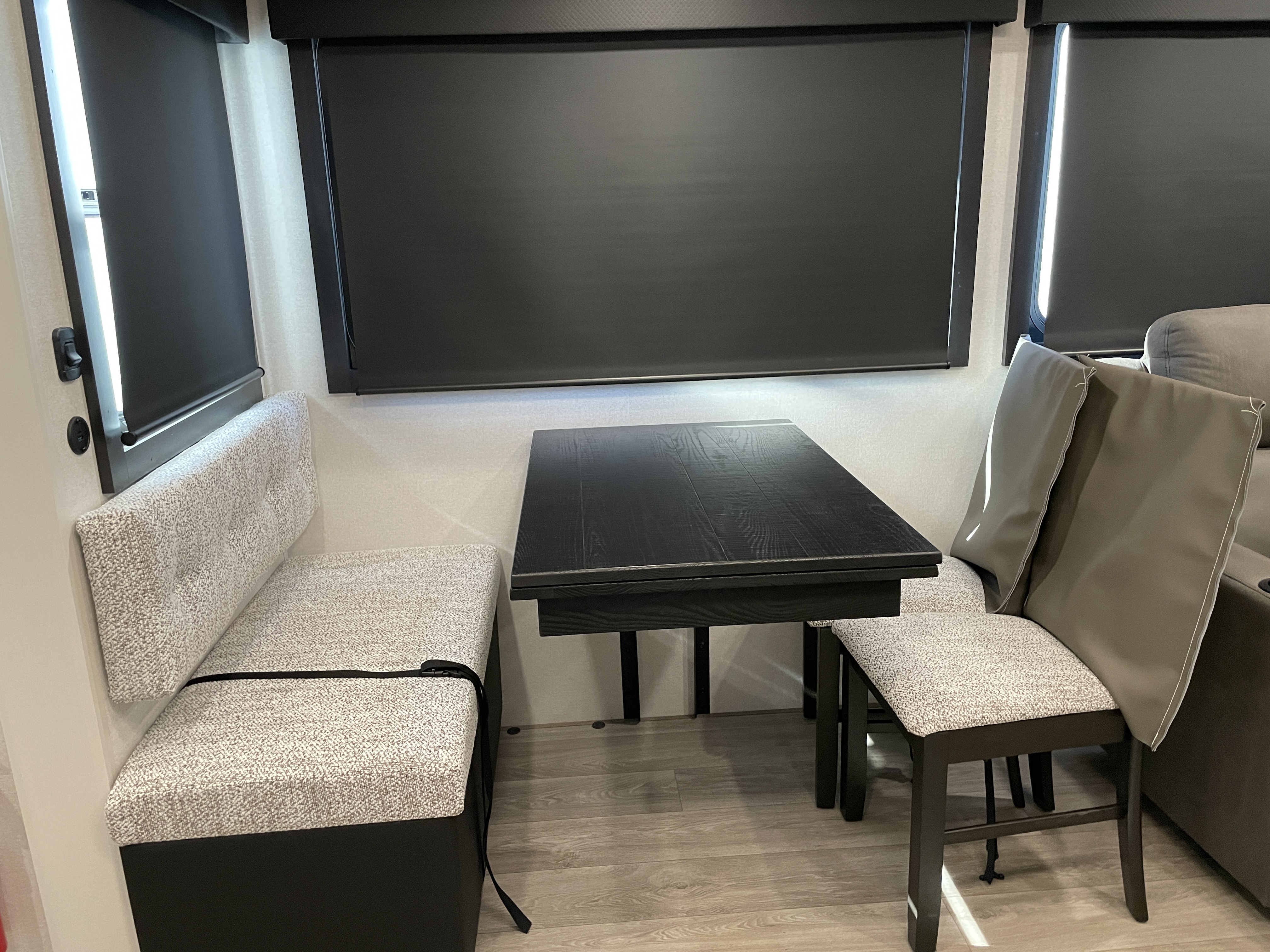 2027 Jayco Eagle 321RSTS, $ 67,995