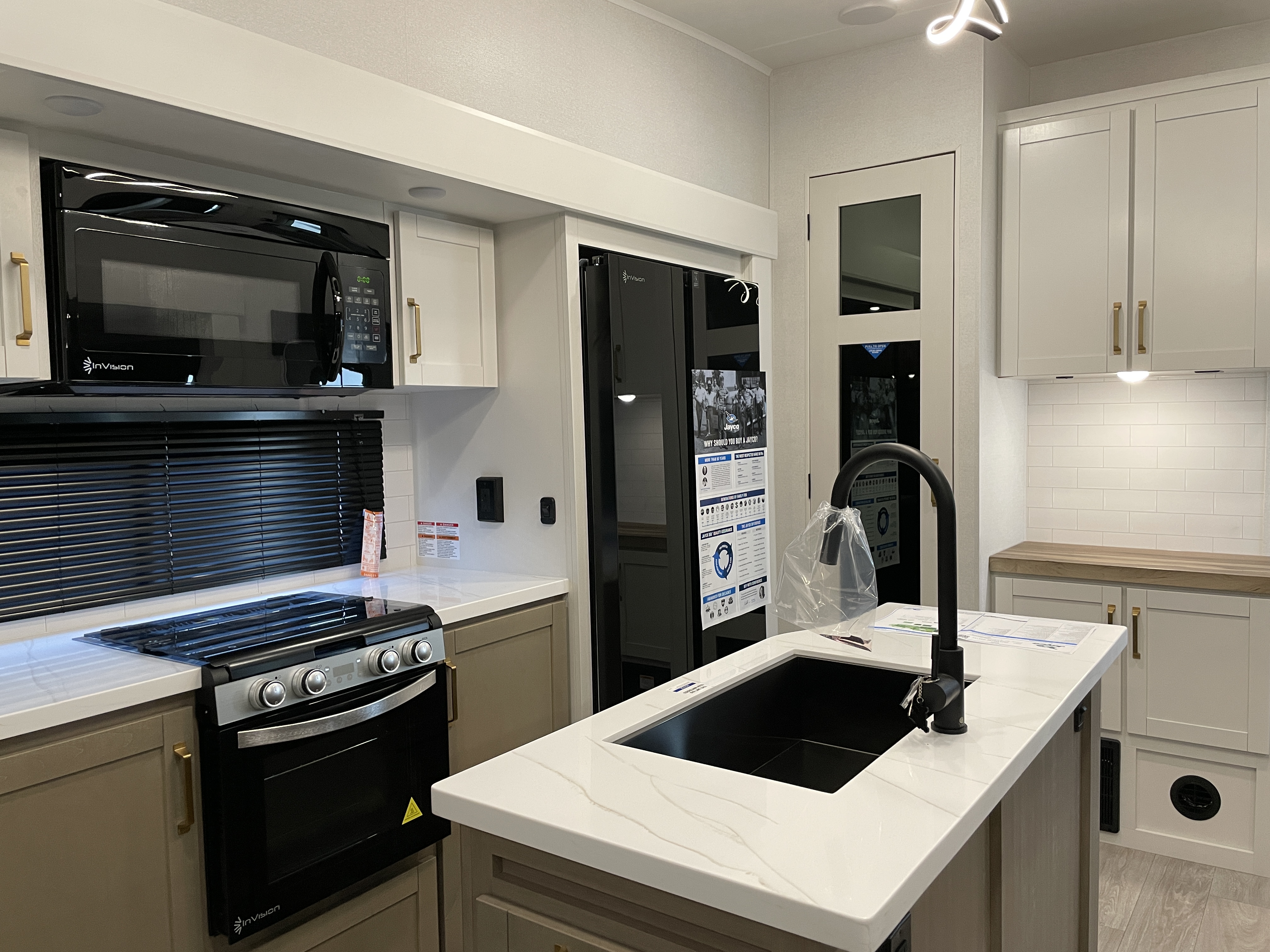 2027 Jayco Eagle 321RSTS, $ 67,995