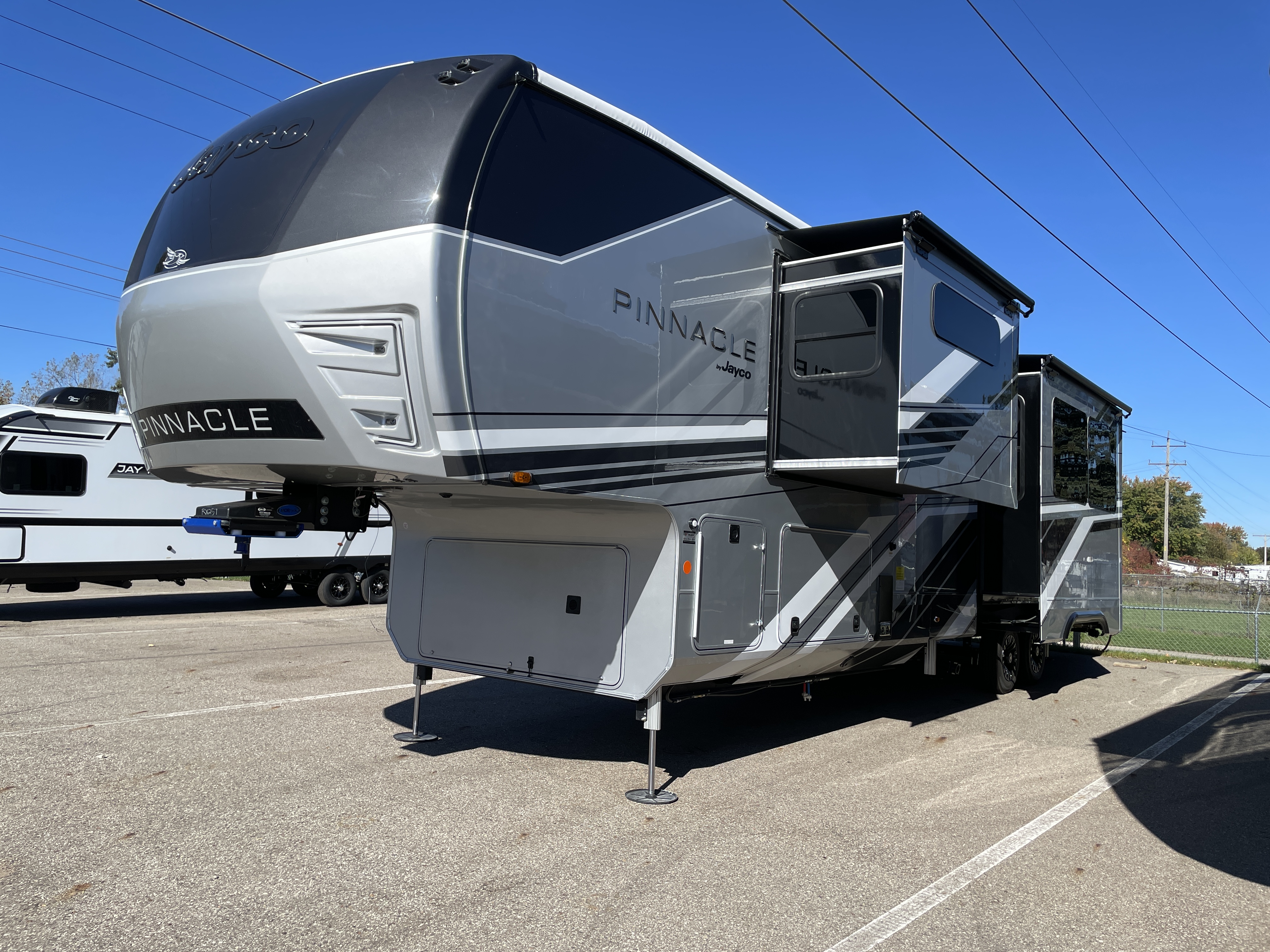 2027 Jayco Pinnacle 38FBRK, $ 146,495