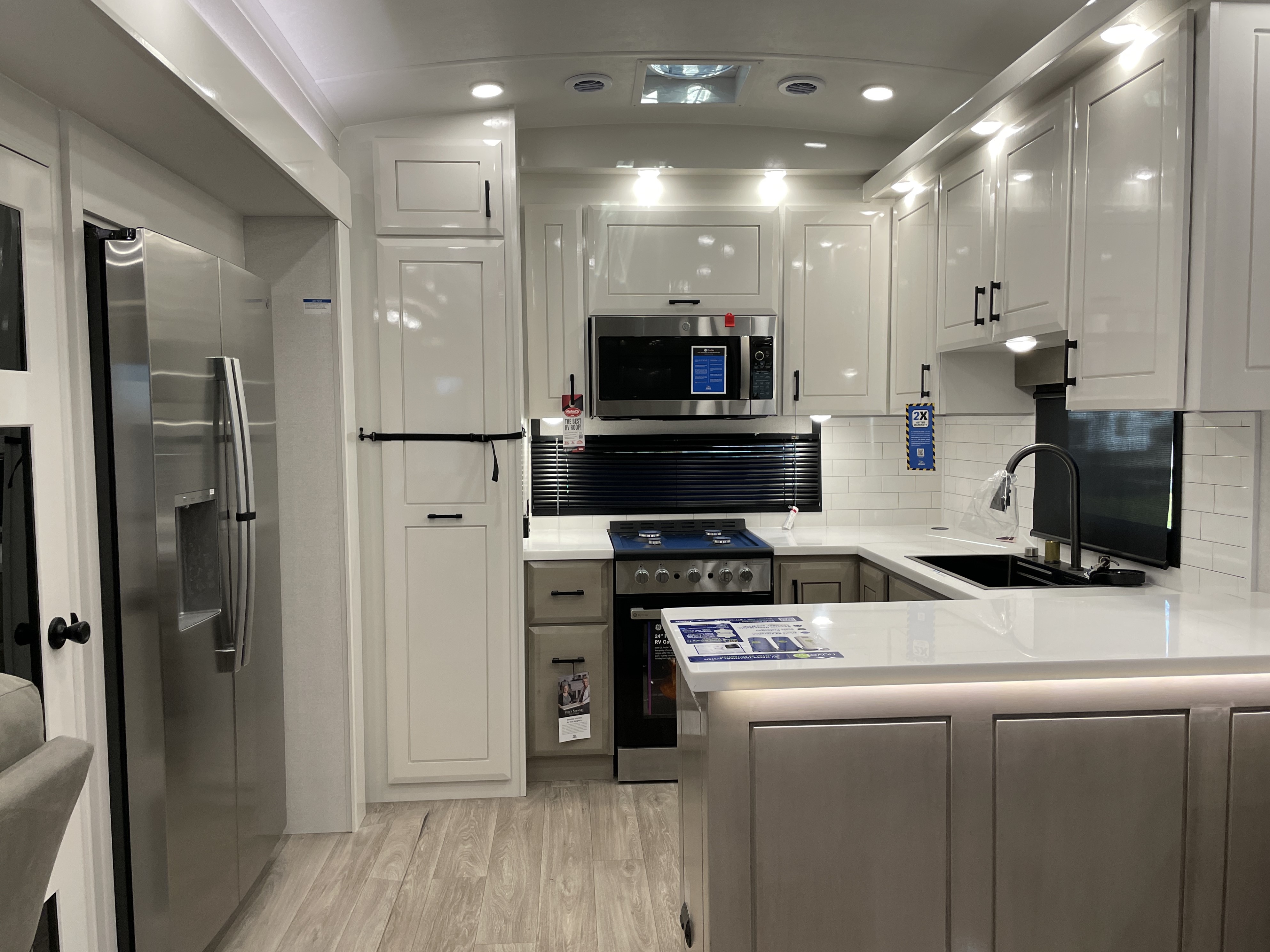 2027 Jayco Pinnacle 38FBRK, $ 146,495