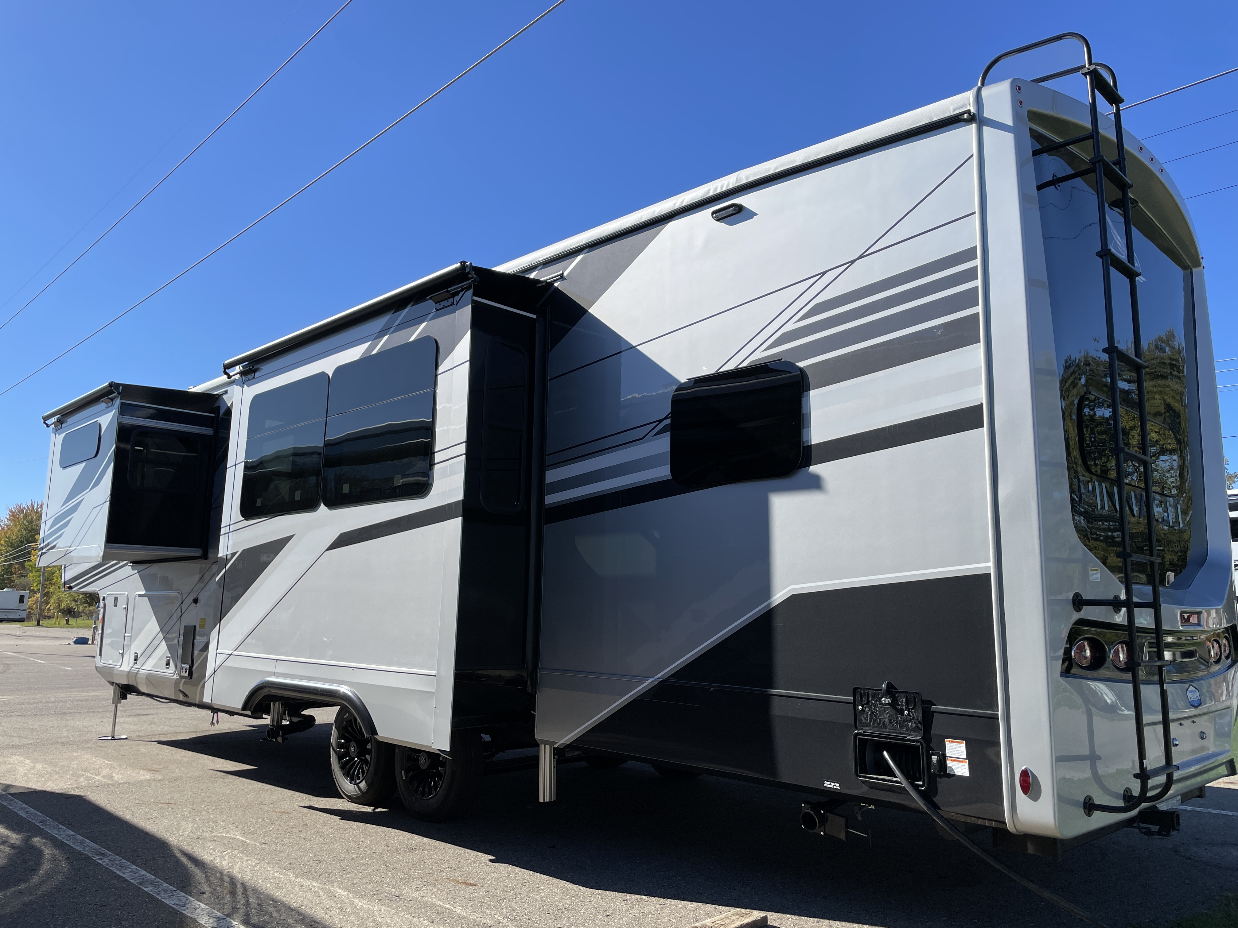 2027 Jayco Pinnacle 38FBRK, $ 146,495