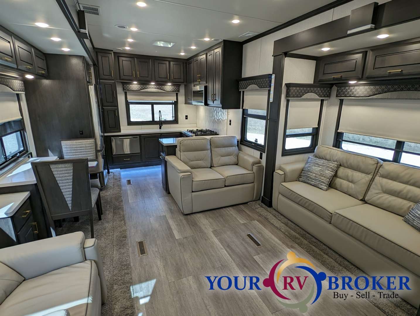 2022 DRV Mobile Suites 41RKDB, $ 116,500