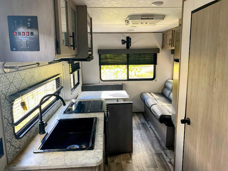 2022 Dutchmen Coleman Lantern LT 202RD, $ 16,999