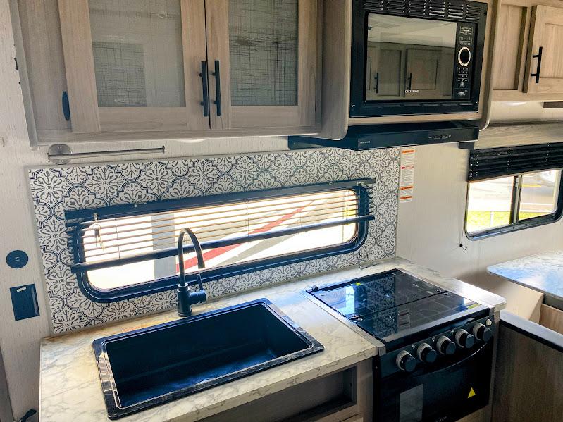 2022 Dutchmen Coleman Lantern LT 202RD, $ 16,999