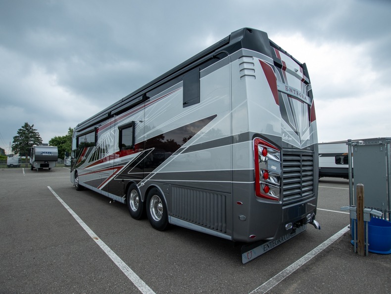 2026 Entegra Coach Anthem 44V, $ 828,280