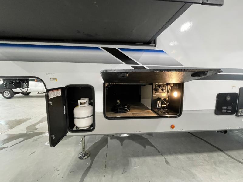 2025 Forest River Cherokee Arctic Wolf Suite 3250 , $ 95,800