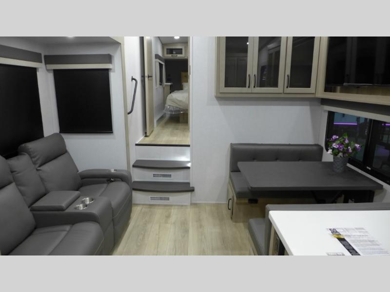 2025 Forest River Flagstaff Classic FW F282RK, $ 68,670