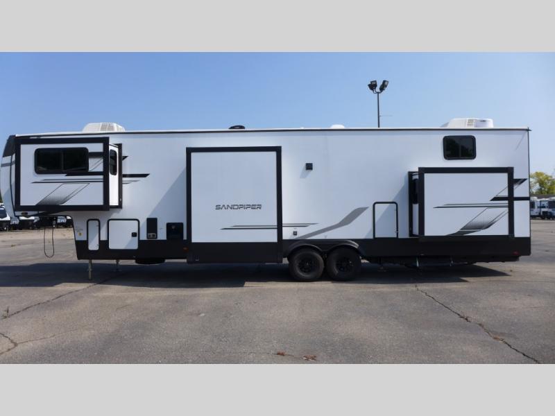 2025 Forest River Sandpiper 3990FL, $ 103,345