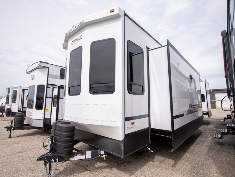 2025 Forest River Cedar Creek Cottage 40CCK, $ 112,272