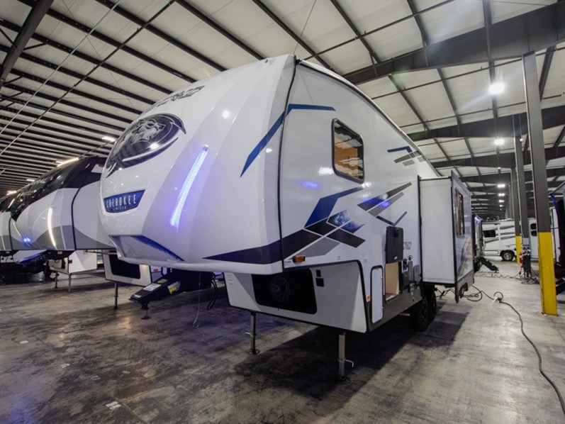 2024 Forest River Cherokee Arctic Wolf 23MLE, $ 65,184