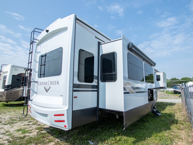 2022 Forest River Cedar Creek Champagne Edition 38, $ 0