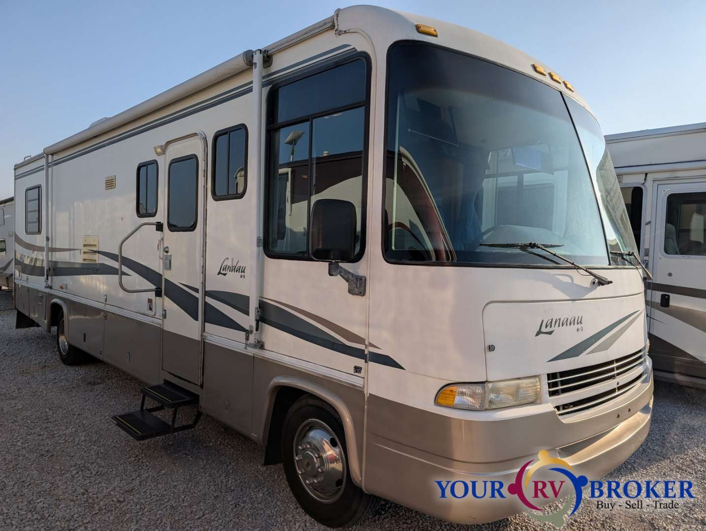 2000 Georgie Boy Landau 3301, $ 14,900