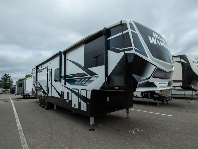 2022 Heartland Road Warrior RW 4275, $ 0