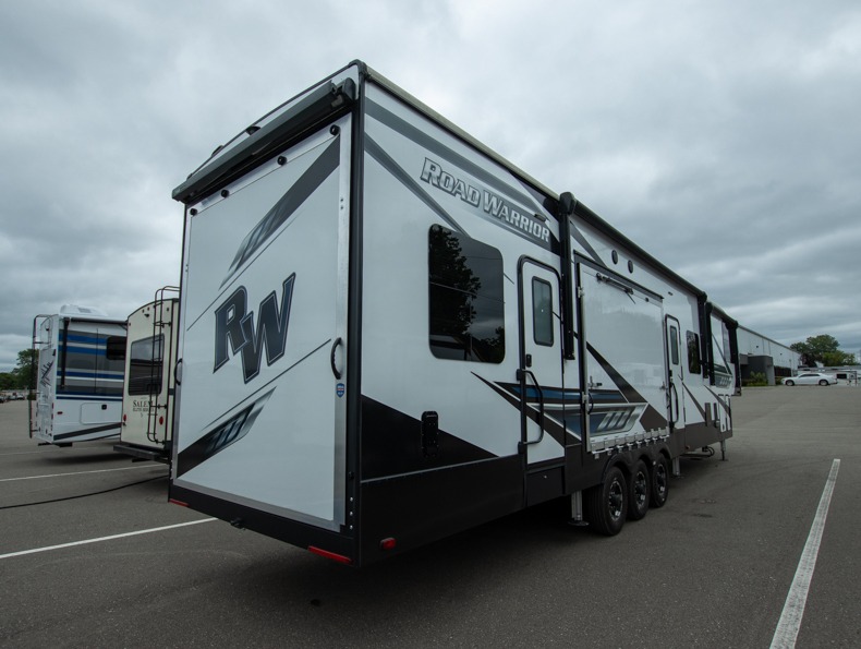 2022 Heartland Road Warrior RW 4275, $ 0