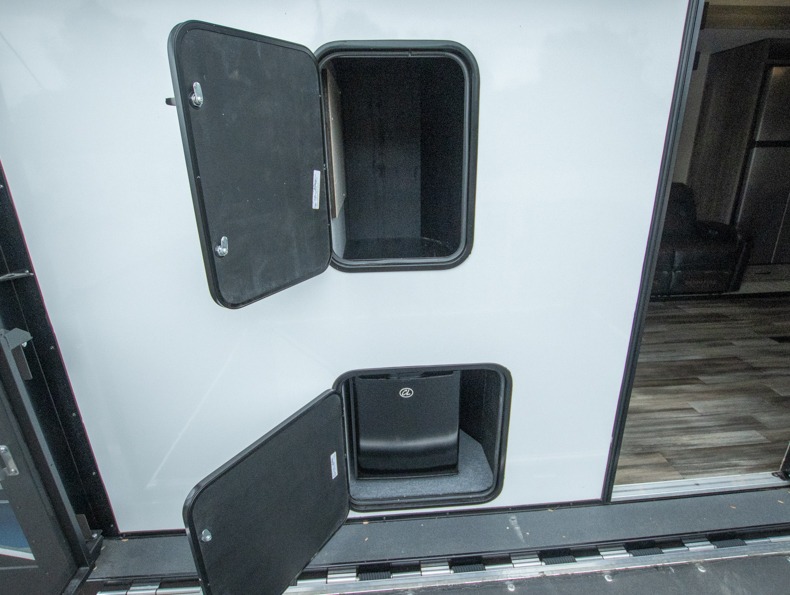 2022 Heartland Road Warrior RW 4275, $ 0