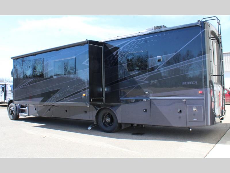 2025 Jayco Seneca 37K, $ 370,457