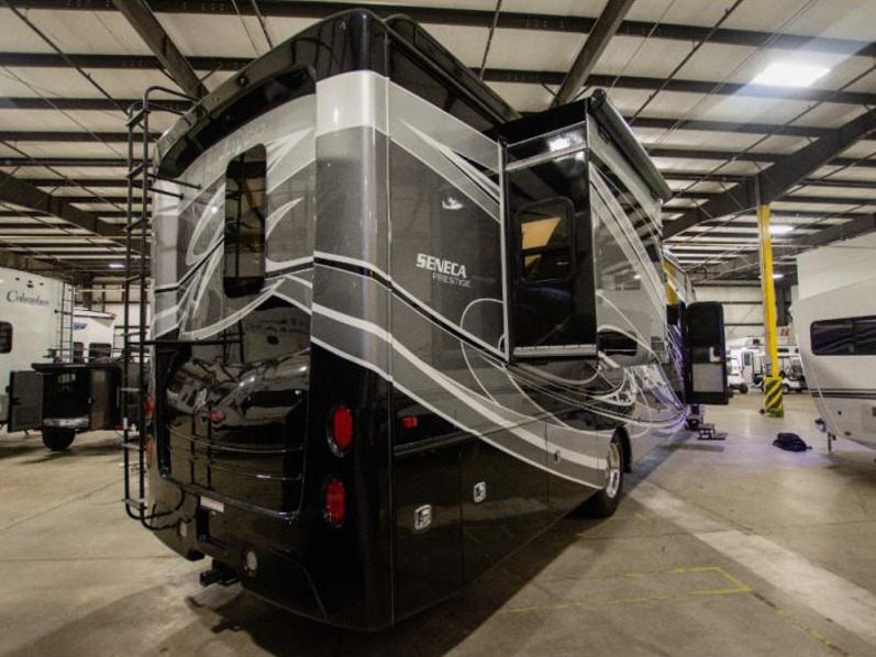 2024 Jayco Seneca Prestige 37K, $ 375,533