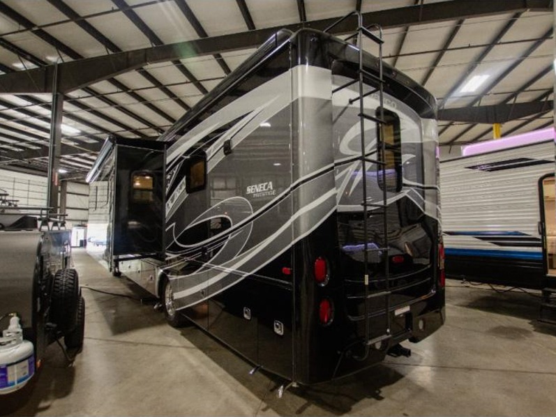 2024 Jayco Seneca Prestige 37K, $ 375,533