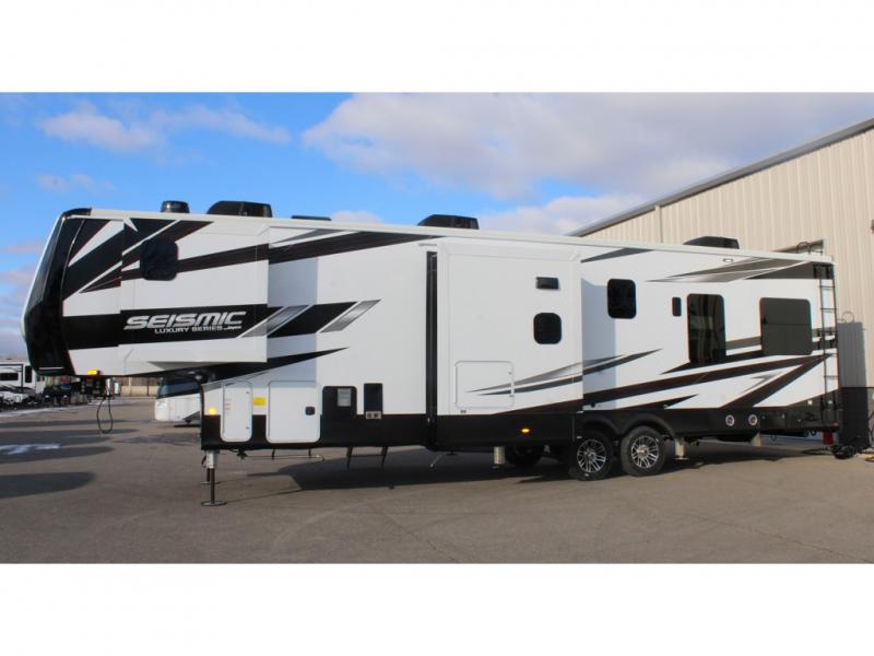 2023 Jayco Seismic Luxury Series 3512, $ 160,608