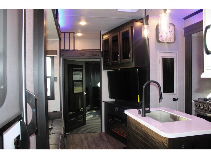 2023 Jayco Seismic Luxury Series 3512, $ 160,608