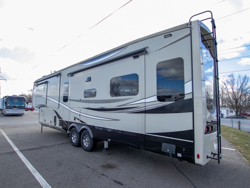 2022 Jayco Pinnacle 36SSWS, $ 84,990