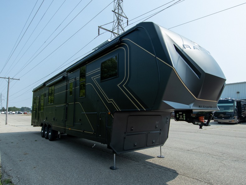 2026 Keystone Raptor 441HB, $ 189,173